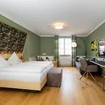 Der Lowen Hotel