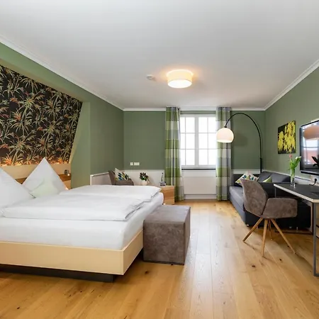 Der Loewen Otel