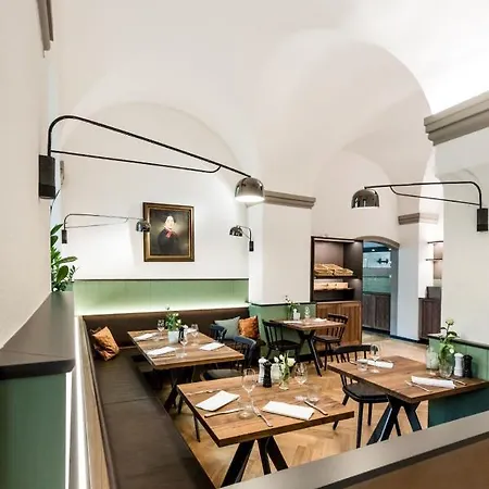 Hotel Der Loewen 3*