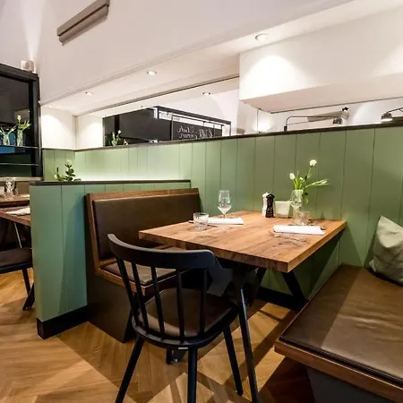 德尔明镜罗温酒店 哈格瑙