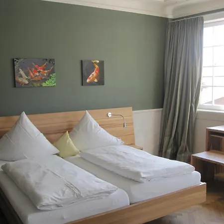 Der Lowen Hotel